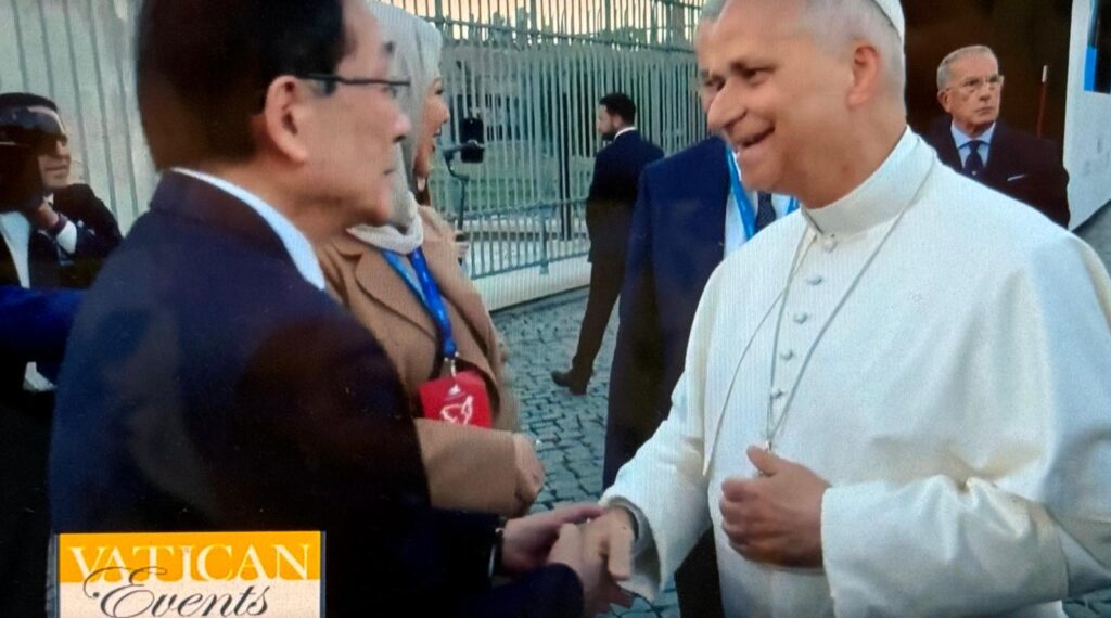 Hirotsugu Terasaki, vice president of the Soka Gakkai International, greeting with Pope Leo XIV. Credit: Vatican News