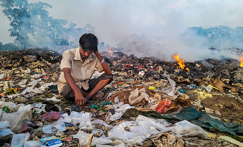 Burning of waste also contributes to high pollution levels. Copyright: Shahidul islam Shahi