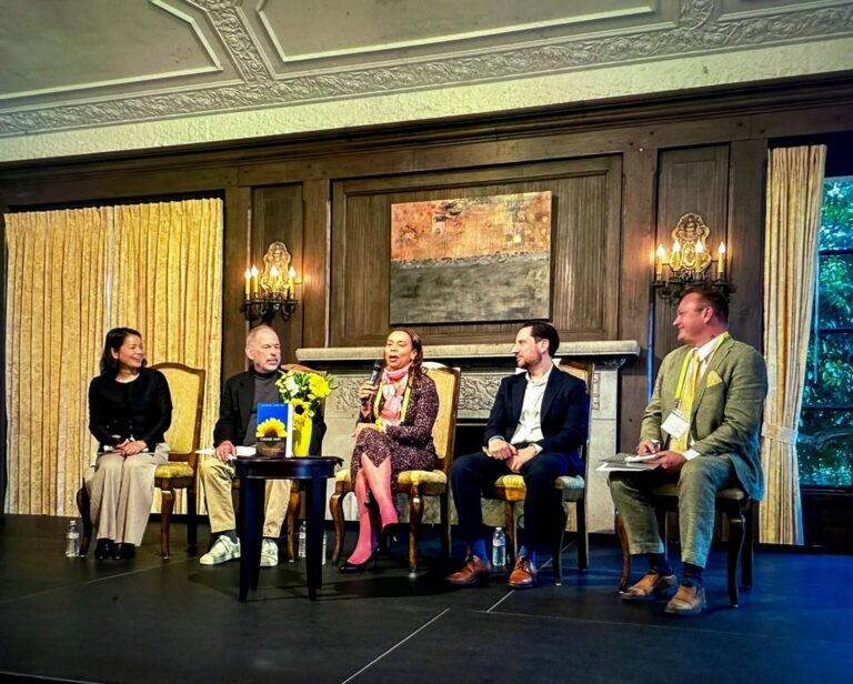 Chie Sunada of SGI (left) moderates the first panel discussion, “From Deterrence to Disarmament: The Path Forward”　Credit: SGI