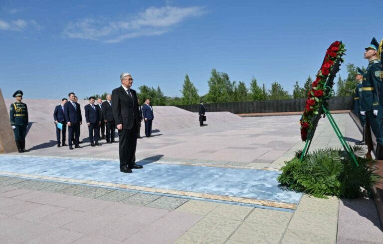 Kassym-Jomart Tokayev paid tribute to the victims with a minute of silence. Photo credit: Akorda.