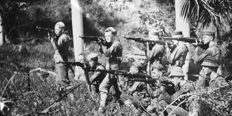 Image: US Marines and sailors from the U.S.S. Washington ashore for the capture of Port-au-Prince, Haiti, 1915 / Wiki Commons