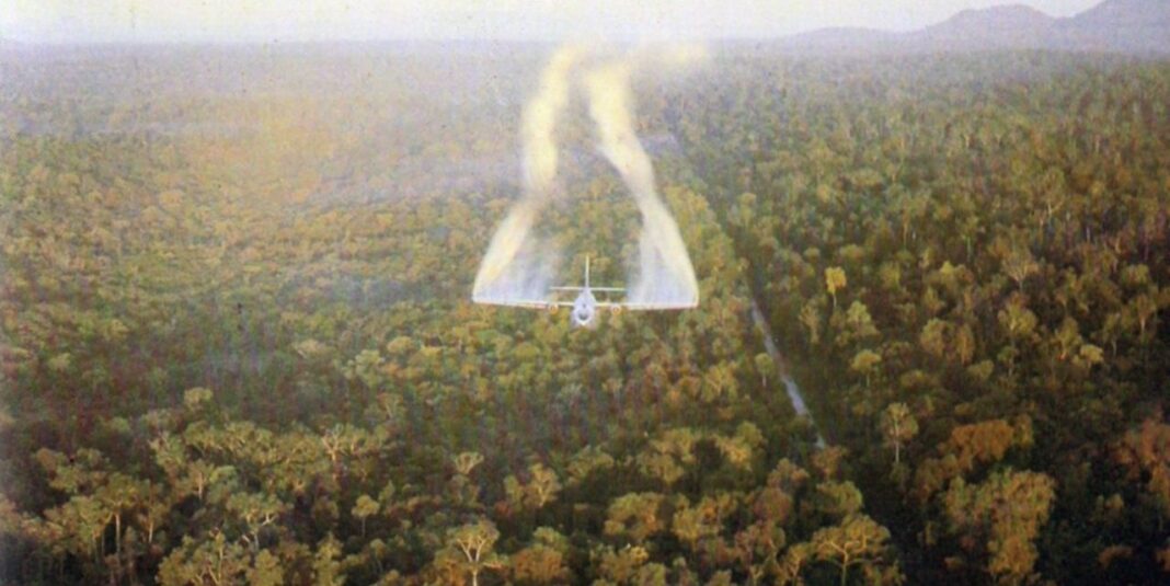 Image: A US Air Force aircraft spraying defoliant in South Vietnam in 1962 – US Air Force / Wiki Commons