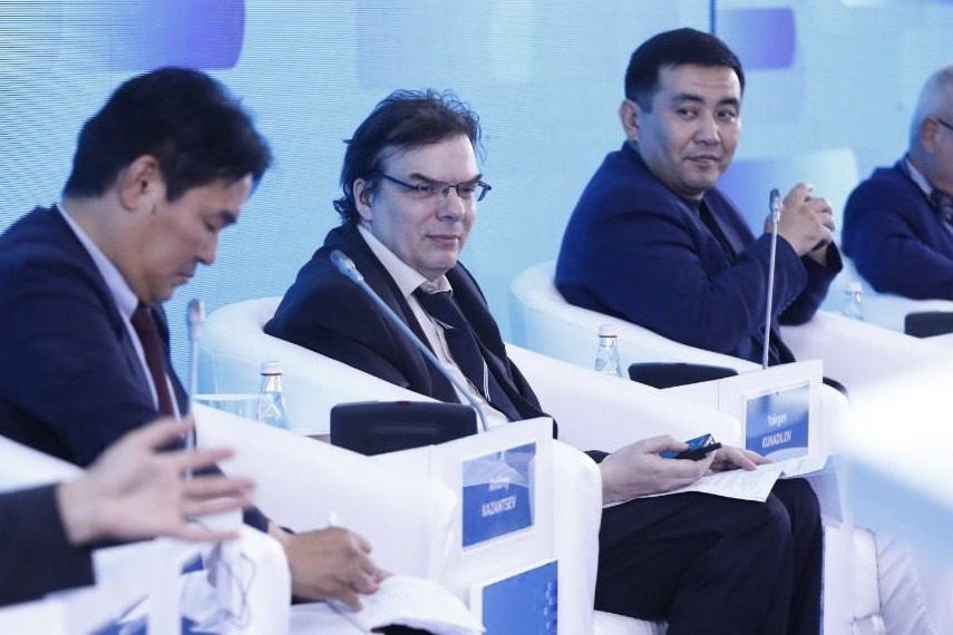 Andrey Kazantsev in the center. Photo credit: KazISS