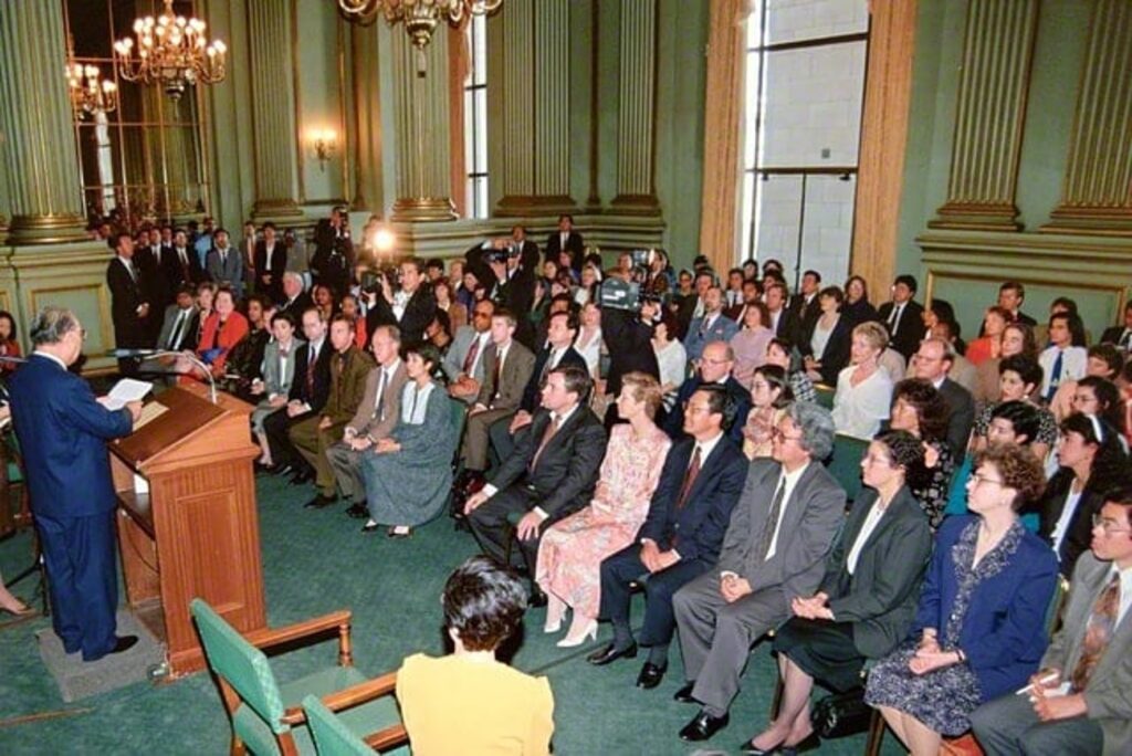 In March 1993, Daisaku Ikeda visited the building in San Francisco where the United Nations Charter had been adopted and delivered remarks of appreciation at a ceremony honoring him with the Award for Contributions to the United Nations and the Promotion of International Cultural Exchange. He emphasized that the convictions of Josei Toda, the second president of the Soka Gakkai—who steadfastly resisted Japanese militarism and was released from prison on July 3, 1945, one week after the Charter’s adoption—were rooted, like the UN Charter itself, in “a fervent desire to fundamentally transform humanity’s recurring history of war.”　Credit: SGI
