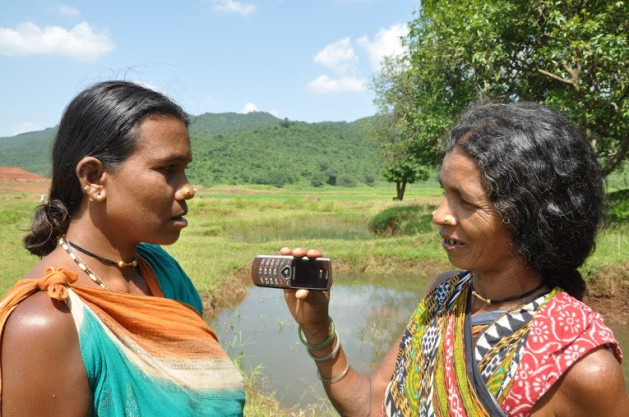 Tribal women from Chattisgarh in India record a message. Credit: Purushottam Thakur/IPS.