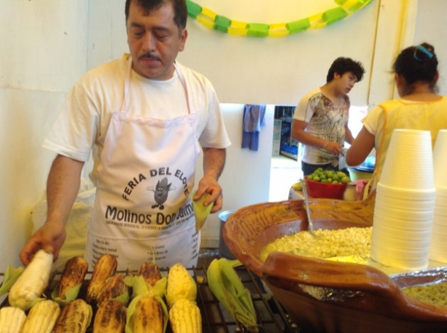 トウモロコシより麻薬を栽培するメキシコの小農