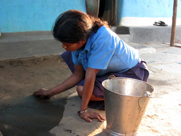 Sumari, a child trafficked from Maoist-affected district Narayanpur cleans the floor instead of going to school. Credit: Stella Paul/IPS