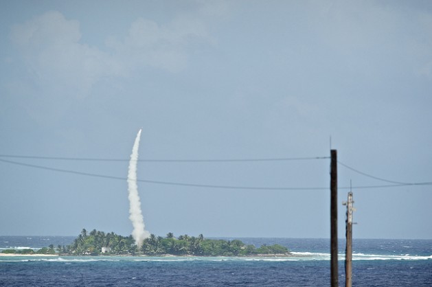 A Patriot interceptor missile is launched from Omelek Island Oct. 25, 2012 during a U.S. Missile Defense Agency integrated flight test. Credit: U.S. Navy