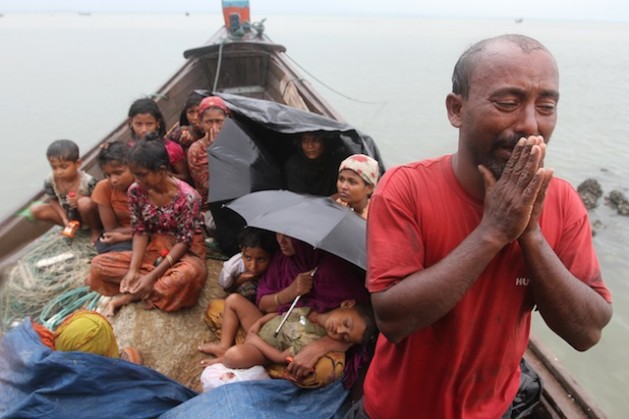 Rohingya refugees flee violent mobs in Myanmar. Credit: Anurup Titu/IPS