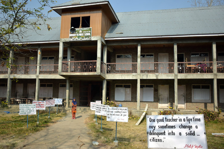 Placards, stressing the need of education and peace adorn the frontyard of a school run by the Ahmadiyya community in Reashinagar village in Shopian district of southern Kashmir (India). / Stella Paul | IDN-INPS