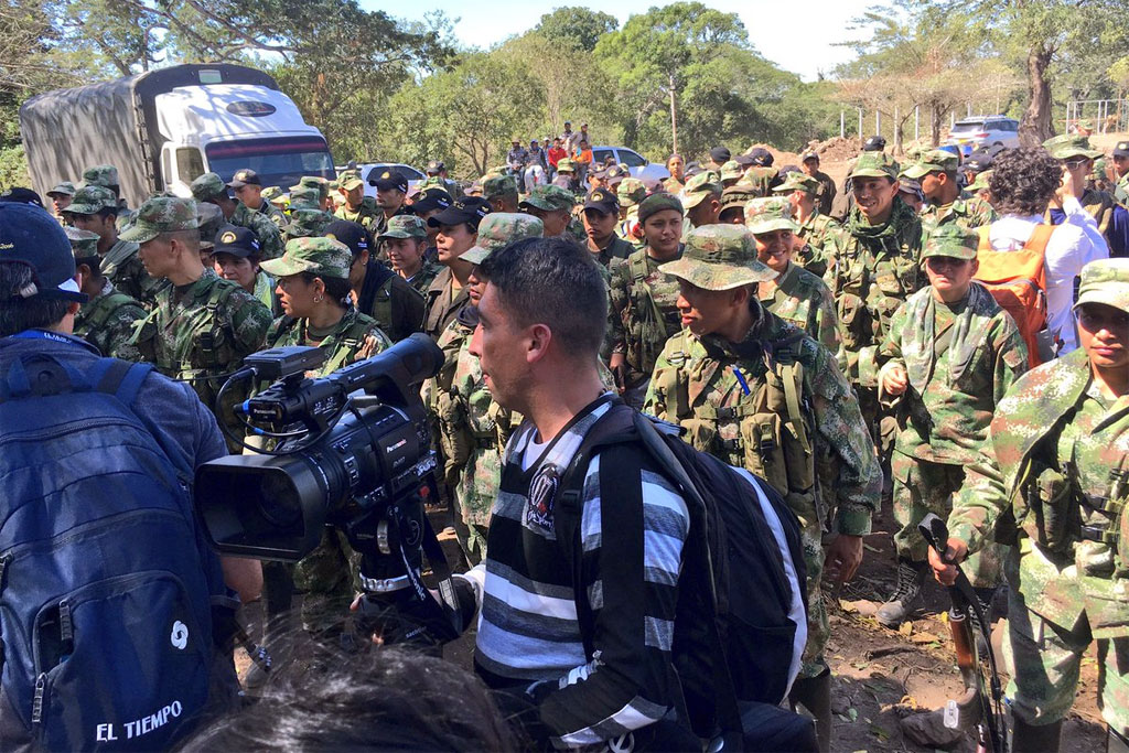 FARC women and men marched to Pondores, in La Guajira (Colombia), where laying down of arms will take place with the presence of the UN Mission. Photo: UN Mission in Colombia