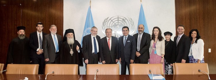 Religious Leaders from Israel and Palestine pose with UN Secretary-General António Guterres (6th from left) and UNAOC High Representative Nassir Abdulaziz Al-Nasser (6th from right). Credit UN Photo