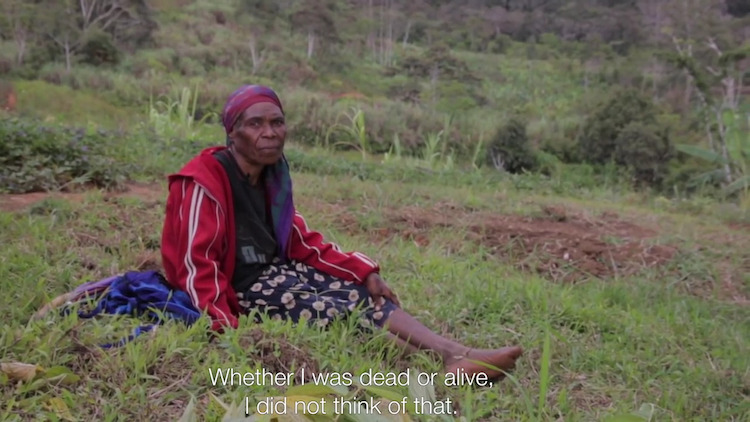 パプアニューギニアで暴力の矢面に立たされる女性たち