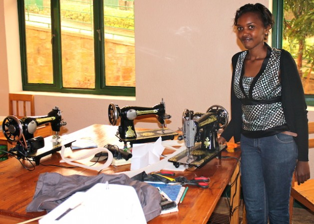 ジェノサイドからアフリカのファッションステージへ―ルワンダ女性がいかにして生活とファッション産業を成り立たせているか