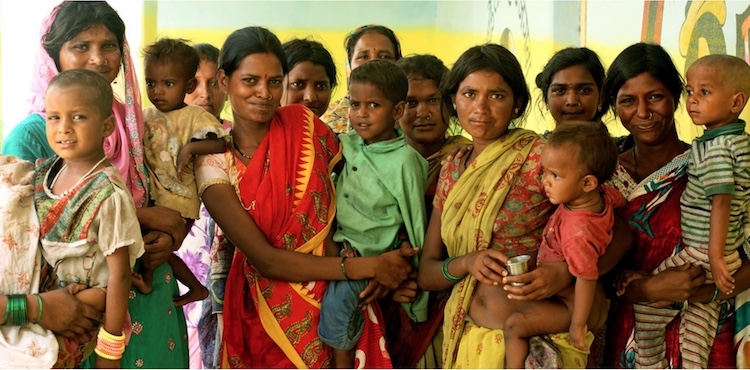 Photo: Portrait of Pardhi tribal community members, Maharashtra, India (7 June 2019). Credit: UNICEF | Sri Kolari