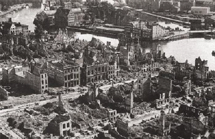 Photo: Gdańsk (Danzig) downtown destroyed by air strikes and artillery fire (1945). On September 1, 1939 the German armies invaded Poland. Two days later the British government declared war supposedly to aid Poland to hang on uncompromisingly to Gdansk, which few British, French or Americans had ever heard of a few months earlier. Photo from Public Domain.