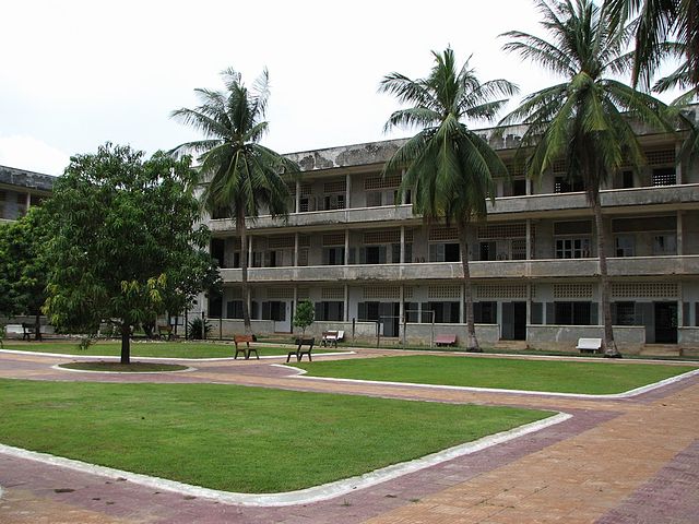 Tuol Sleng is the former Tuol Svay Prey high school which was taken over by the Rode Khmer in 1975 and used by the special security service of Pol Pot. The building was used as a prison (S-21) and torture chamber. The prisoners were 