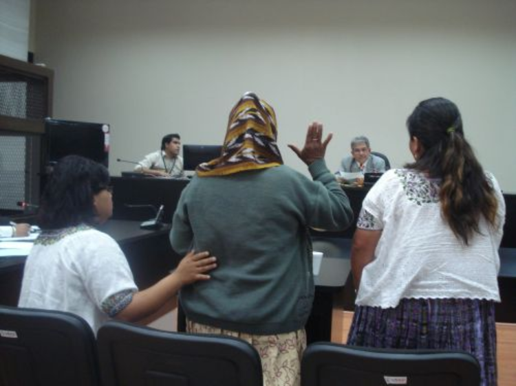 One of the victims testifying before the judge, with the support of a psychologist and a translator. Credit: Danilo Valladares/IPS