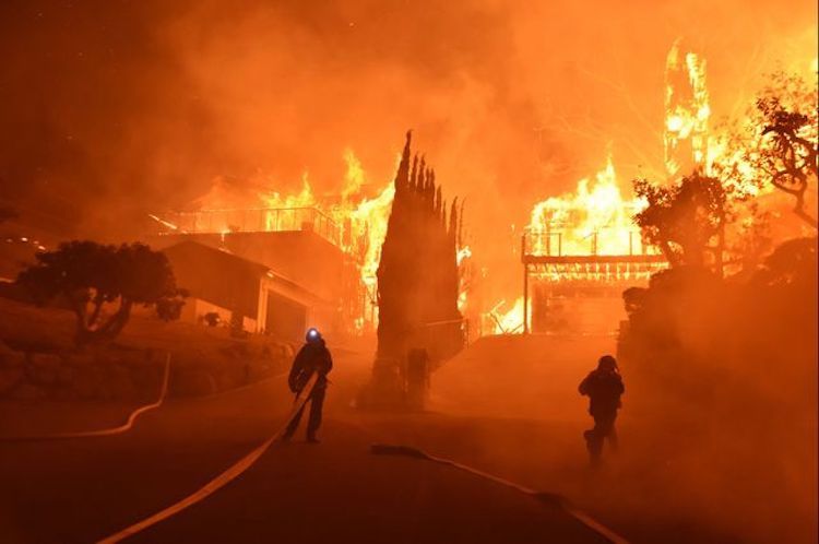 Photo: Fires like this one in the city of Ventura, California, are likely to be more common, say University of California, Los Angeles (UCLA) climate scientists. Credit: Ryan Cullom/Ventura County Fire Department.