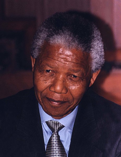 Nelson Mandela – First President of South Africa and anti-apartheid activist (1918–2013)/ By © copyright John Mathew Smith 2001, CC BY-SA 2.0,
