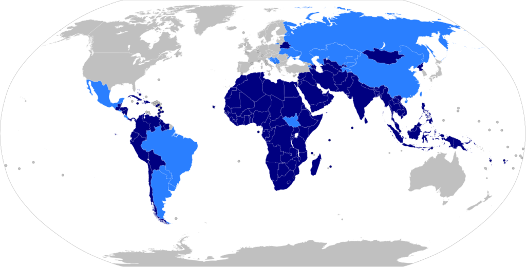 Map of the current members (dark blue) and observers (light blue) of NAM (Non-Aligned Movement)/ By Ichwan Palongengi, CC BY-SA 3.0